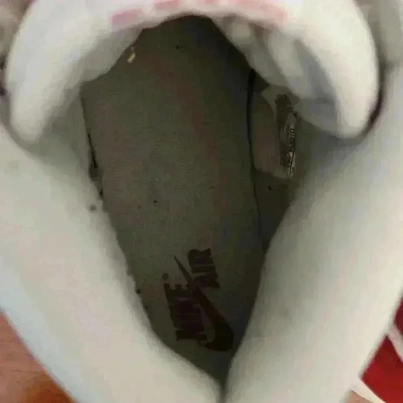 Air Jordan 1 High Varsity Red (Women's) - Picture 5 of 11